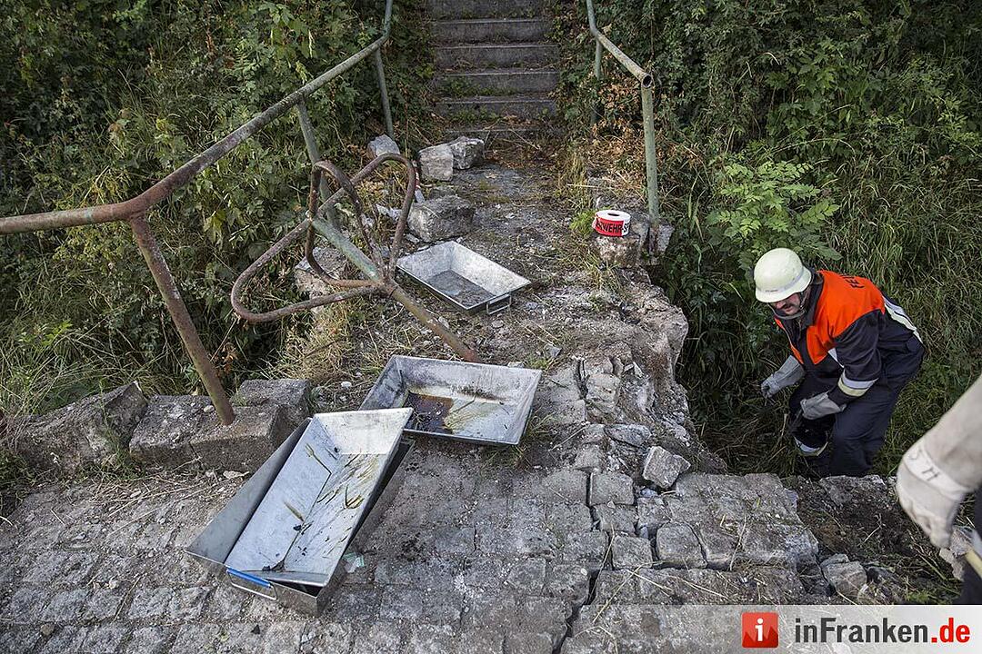 Auto prallt in Ottendorf gegen kleine Brücke