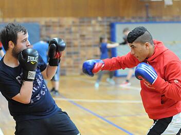 Eric Drescher (links) und Shadab Mohammad Elyas vom TSV Bad Kissingen in Aktion. Foto: ssp