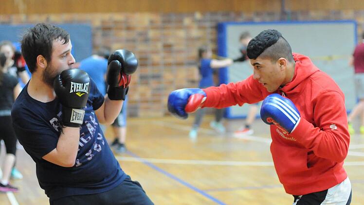 Eric Drescher (links) und Shadab Mohammad Elyas vom TSV Bad Kissingen in Aktion. Foto: ssp