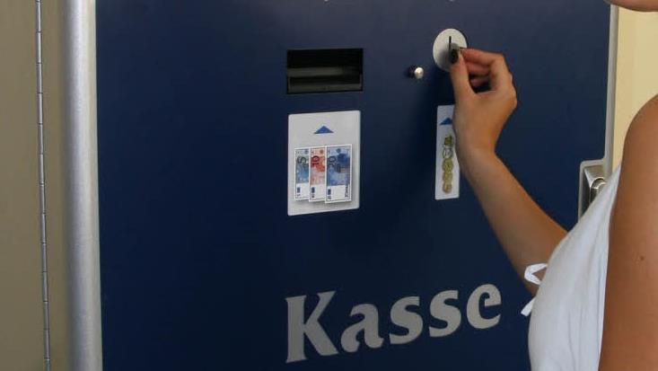 Nachdem das Trio den  Kassenautomaten im Kaufplatzparkhaus in Kulmbach aufgebrochen hatte, suchten die Täter das Weite -  und vergaßen die Beute. Symbolbild: Werner Baier