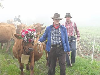 Daniel Mildenberger hat alles im Griff. Die Kuh Franziska geht ihm nicht aus.Foto: Marion Eckert