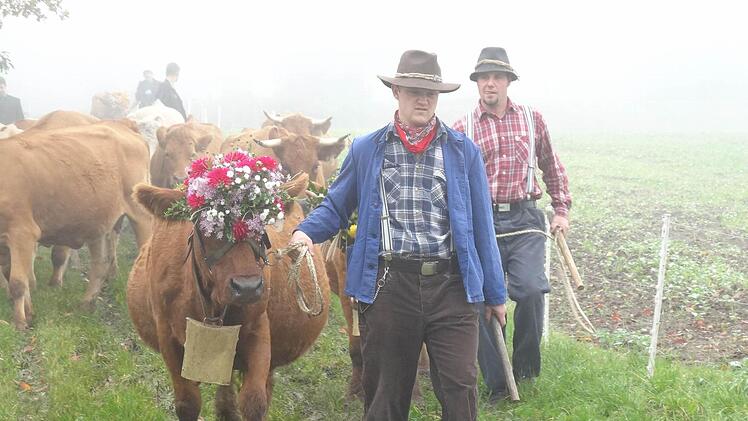 Daniel Mildenberger hat alles im Griff. Die Kuh Franziska geht ihm nicht aus.Foto: Marion Eckert