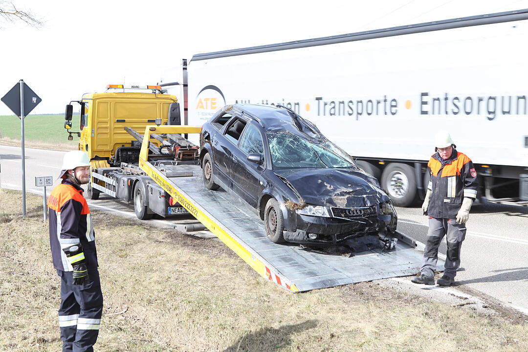Kreis Ansbach: Auto überschlägt sich – 21-Jähriger verletzt