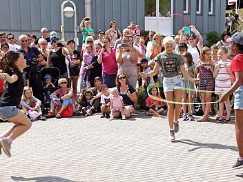 Ums Seilspringen geht es beim Projekt "Skipping Hearts" der Deutschen Herzstiftung - die Ebelsbacher Grundschüler sind dabei und zeigten, wie fit sie mit den Springseilen sind.