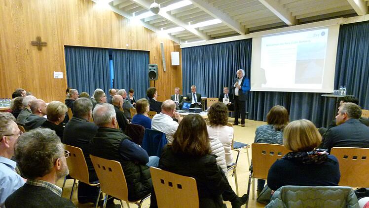 Auf reges Interesse stieß die Bürgerinfo zum Sonderlandeplatz an der Breitenau. Foto: Marion Krüger-Hundrup