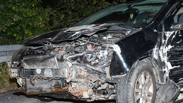 Gef&auml;hrliches &Uuml;berholman&ouml;ver auf Autobahn: F&uuml;nf Personen verletzt