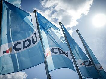 CDU-Logo auf Fahnen