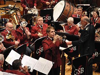 Beim Auftakt-Konzert zur Deutschen Brass-Meisterschaft in Bad Kissingen am Freitag hatte die German Staff Band der Heilsarmee auch solistisch viel zu bieten, hier Alexander Valerstein am Cornet beim Solo. Fotos: Peter Klopf