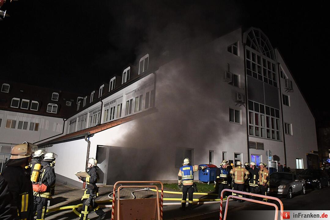 Brand in Tiefgarage in Bamberg - Hotel evakuiert