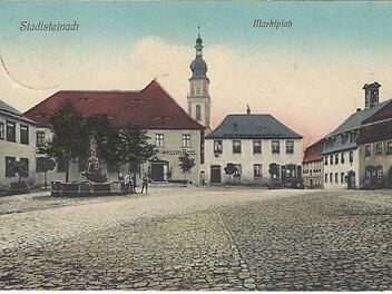 Der Marktplatz um 1908 mit der neu erbauten Kirche.Eine Idylle, die heute nicht mehr anzutreffen ist. Repro : Siegfried Sesselmann