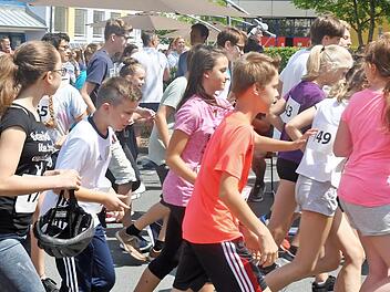 Die Gymnasiasten beim Spendenlauf Foto: MGL