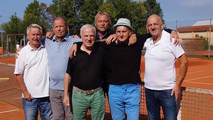 Die Meisterschaft in der Bezirksklasse 2/Unterfranken holten die   Herren 65 des TSV M&uuml;nnerstadt (von links):  Karl-HeinzThen, Helmut Rittmeyer, Gerhard Endriss, Wolfgang Eussner,   ElmarR&ouml;hlinger und  Erich Wolf. Foto: Simona Rose