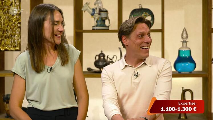 Gew&uuml;nscht wurden nun 500 Euro. Doch damit lag das Paar weit unter dem tats&auml;chlichen Wert. Rezepa-Zabel taxierte 1.100 bis 1.300 Euro. Der Verk&auml;ufer war fassungslos, die &Uuml;berraschung stand ihm ins Gesicht geschrieben. Auch die Verk&auml;uferin konnte es kaum glauben: "Gepl&auml;ttet und total &uuml;berrascht", war sie &uuml;ber den Wert des untersch&auml;tzten Erbst&uuml;cks.