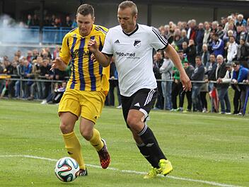 René Schrettenbrunner (r., hier im Trikot des TSV Röttenbach) stürmt ab der Rückrunde für den TKV Forchheim.  Foto: Uwe Kellner