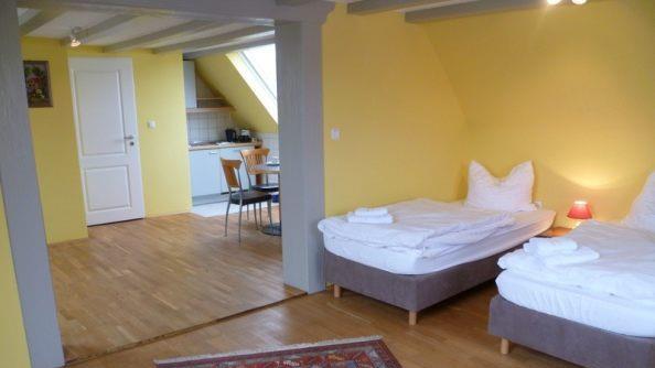 Das Dreibettzimmer im Gästehaus SchmittFoto: Gästehaus Schmitt