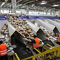 Im Limbacher Gewerbegebiet möchte sich ein Logistikunternehmen ansiedeln. Von der Amazon-Pressestelle heißt es nun, dass das Unternehmen derzeit prüfe, dort ein Verteilzentrum zu eröffnen. Foto: Barbara Herbst/Archiv