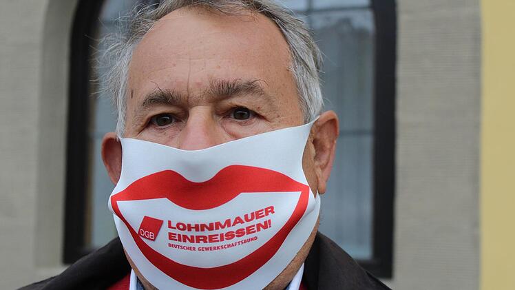 Auch DGB-Urgestein Heinz Gärtner aus der Schney war dabei. Ein Lächeln für die Streikenden hatte er jedenfalls.