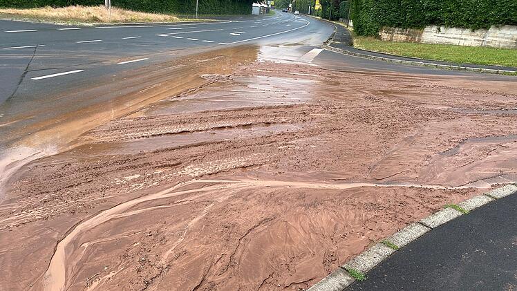 Bad Kissingen: Riesige Hagelkörner im Video - das ist beim Gewitter passiert