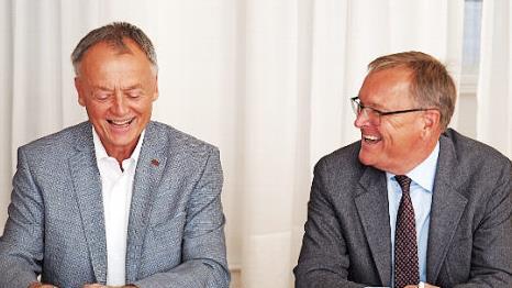 Michael Ullrich, Geschäftsführer des Studentenwerks Würzburg, und OB Andreas Starke bei der Vertragsunterzeichnung Foto: Stadt Bamberg