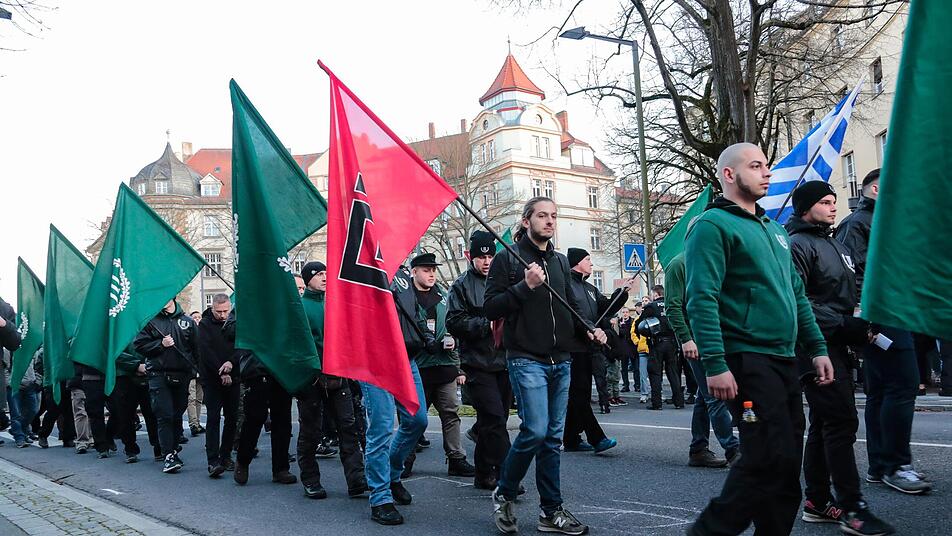 Die Neonaz-Partei "Der dritte Weg" demonstrierte am 15. Februar in Bamberg. Mit dabei war auch ein Kandidat der Freien Liste Scheßlitz. Foto: Matthias Hoch