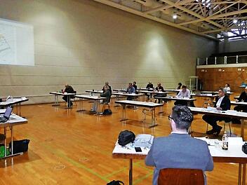 Im Oberaurach-Zentrum fand mit ausreichend Sicherheitsabstand die Gemeinderatssitzung statt.