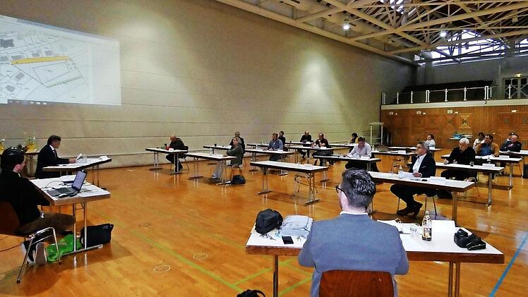 Im Oberaurach-Zentrum fand mit ausreichend Sicherheitsabstand die Gemeinderatssitzung statt.