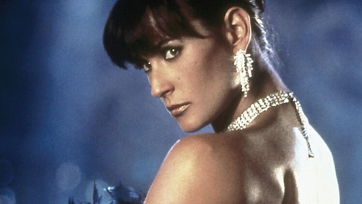 Als Striptease-T&auml;nzerin, die sich verdient das n&ouml;tige Geld f&uuml;r einen Sorgerechtsprozess verdient, machte Demi Moore vor 30 Jahren Furore.
