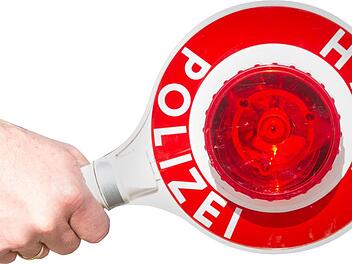 Die Polizei wurde am Samstag zu einem ungew&ouml;hnlichen Fall von Ruhest&ouml;rung gerufen.  "T&auml;ter" war ein Papagei. Symboldbild: dpa