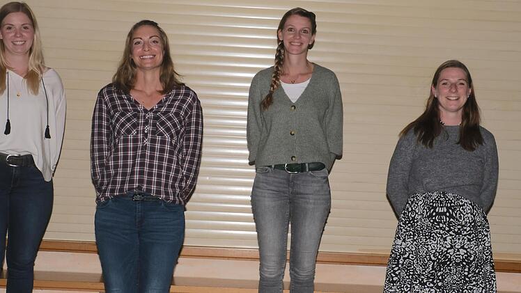Das neue Vorstandsteam des Schwärzelbacher Vereins für Gartenbau und Landespflege (von links): Mareike Vogler als zweite Vorsitzende, Clarissa Schneider als Kassiererin und Anna Bullheller als Schriftführerin. Foto: Gerd Schaar