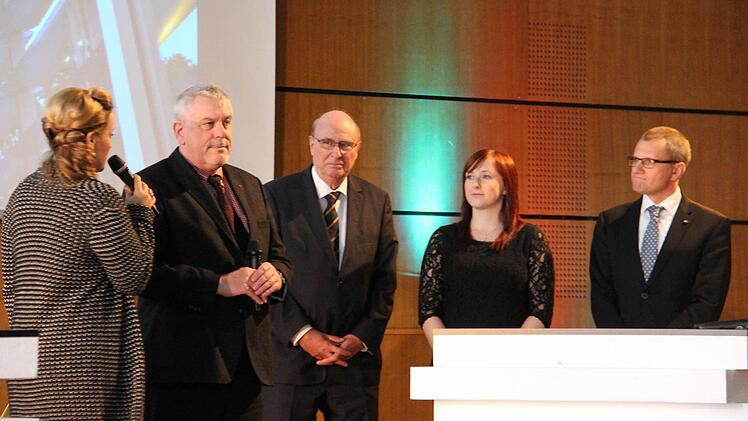 Noch mehr Talk, mit (von links) Uli Noll, OB Norbert Tessmer, Jürgen von der List (Vorsitzender des Hochschulrats), Studentin Sarah Erber und IHK-Hauptgeschäftsführer Siegmar Schnabel.