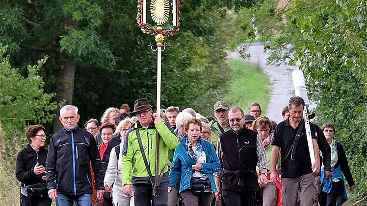 Rund 90 Wallfahrer pilgerten in diesem Jahr zu Fuß von Thulba nach Retzbach und zurück.  Foto: Gerd Schaar