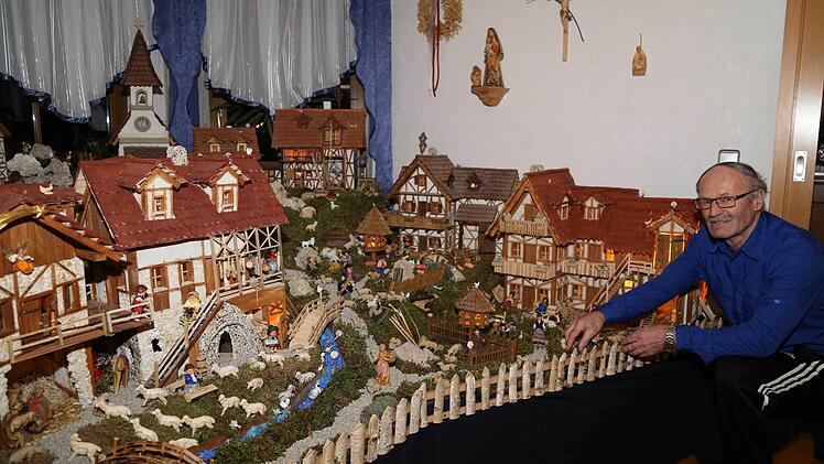 Seit inzwischen 20 Jahren baut Heinrich Hörnig aus Pinzberg an seiner Krippe. Fotos: Franz Galster