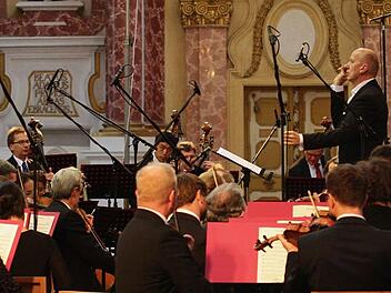 Gerd Schaller bei der jüngsten Bruckner-CD-Einspielung in der Ebracher Klosterkirche. Foto: Mile Cindric