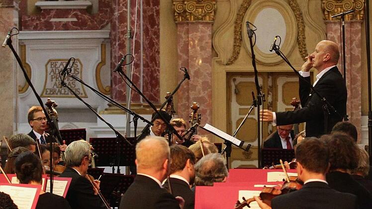 Gerd Schaller bei der jüngsten Bruckner-CD-Einspielung in der Ebracher Klosterkirche. Foto: Mile Cindric