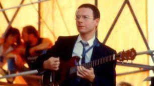 Eine ältere Aufnahme aus der Avantgarde-Rockcorner: Robert Fripp von King Crimson (open air auf dem Zeppelinfeld in Nürnberg).