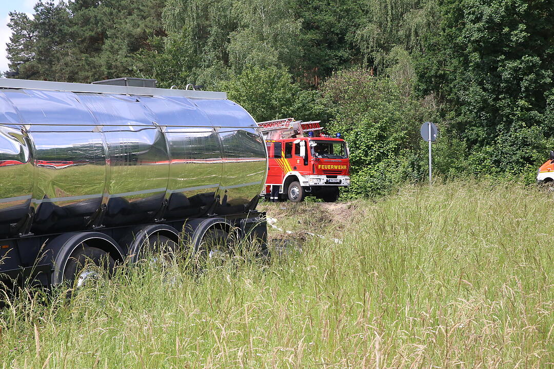 Tödlicher Unfall auf B466: Auto kollidiert mit Lkw