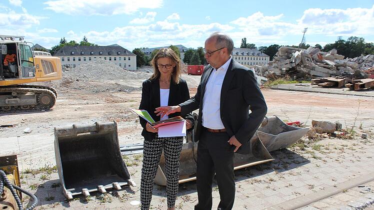 Baureferent Ralf Brettin und die für Projektsteuerung zuständige Carola Treiber am LGS-Gelände.