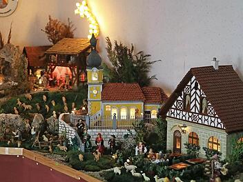 Gosberger Weihnachtskrippe mit Kirche und Bräustüberl Foto: Franz Galster
