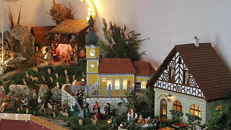 Gosberger Weihnachtskrippe mit Kirche und Bräustüberl Foto: Franz Galster