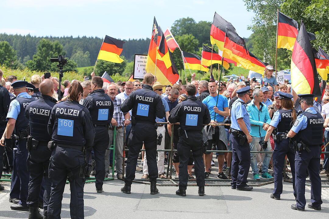 Höcke demonstriert in Mödlareuth im Landkreis Hof