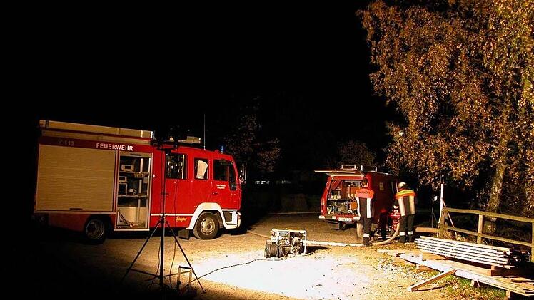 Die Freiwillige Feuerwehr organisiert regelmäßig Übungen für Aktive und Jugendliche. Unser Foto zeigt ein solches Training am See. Fotos: Stefan Geiger