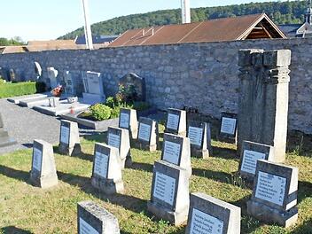 Vorschläge für eine Neugestaltung beim Gefangenen-Ehrenmal in Ebrachs altem Gemeindefriedhof erwartet der Gemeinderat ebenso wie für eine Urnengemeinschaftsanlage im neuen Friedhof. Foto: Walter Hanslok