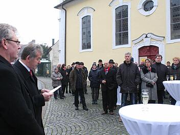 Neujahrsempfang vor dem Rathaus in Pommersfelden : Im Bild von links Zweiter Bürgermeister Helmut Schleicher, Bürgermeister Hans Beck Fotos: Evi Seeger