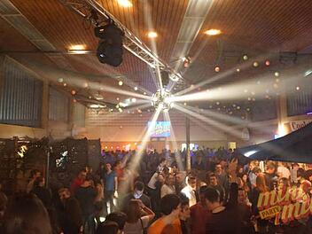 Die Minimilk-Party steigt am Wochenende wieder in der Turnhalle von Ebenhausen. Foto: Archiv Nora Sebert