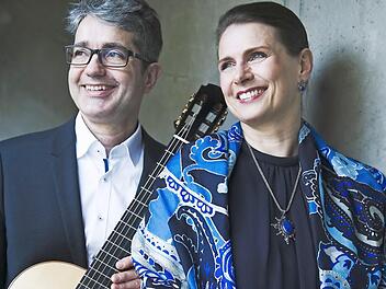 Stefan Grasse und Corinna Schreiter musizieren auf Burg Rabenstein.  Foto: PR