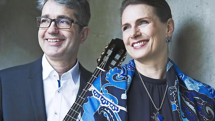 Stefan Grasse und Corinna Schreiter musizieren auf Burg Rabenstein.  Foto: PR