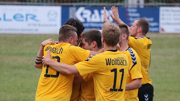 Im Testspiel kamen die Wollbacher mit dem Bejubeln von Toren kaum mehr nach. Foto: Sebastian Schmitt/Archiv