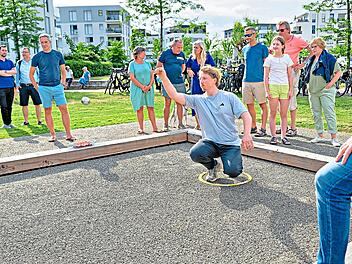 Stefan Vinzelberg rockt das Boule-Spiel auf der Erba-Insel.Heinrich Kolb
