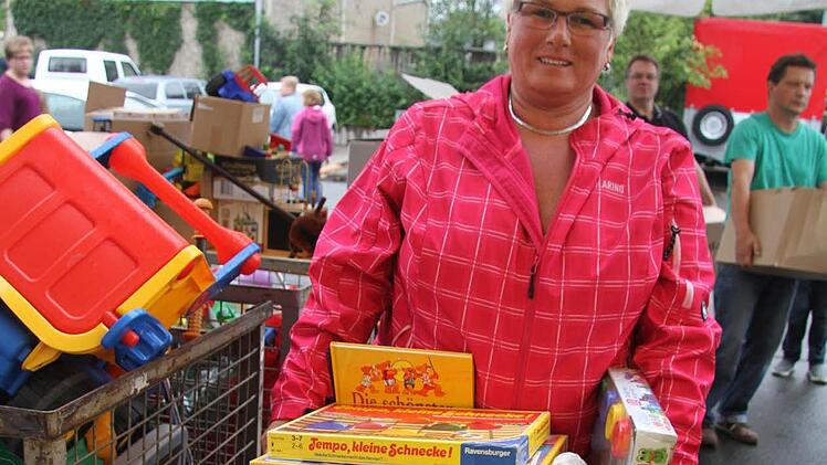 Erzieherin Beate Propst ist überwältigt von der Spendenbereitschaft. Foto: Sonja Adam