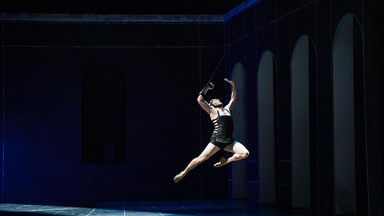 "Der Glöckner von Notre-Dame": Mark McClains Ballettabend nach dem Roman von Victor Hugo feierte erfolgreich Premiere am Landestheater Coburg.Foto: Sebastian Buff